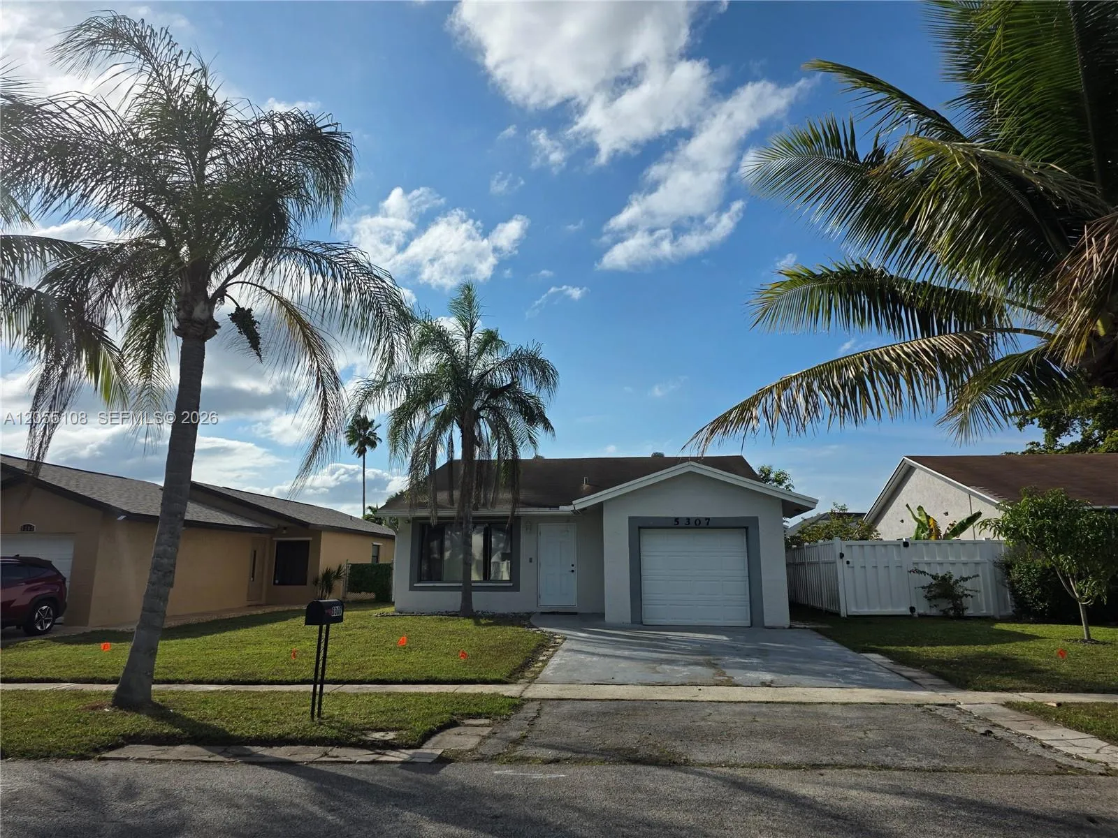 Foto de propiedad en 5307 NW 93rd Avenue 0, Sunrise, FL 33351 Sunrise con MLS# 