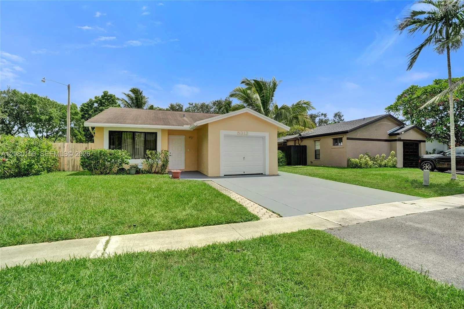 Foto de propiedad en 5312 NW 92nd Avenue, Sunrise, FL 33351 Sunrise con MLS# 