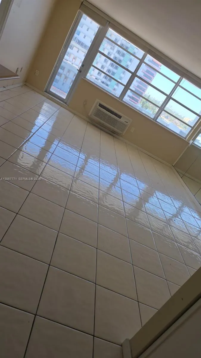 Foto de propiedad en 5313 Collins Avenue 906, Miami Beach, FL 33140 Miami Beach con MLS# 
