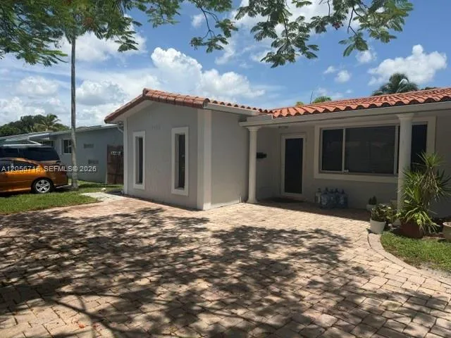 Foto de propiedad en 5317 Harrison Street 0, Hollywood, FL 33021 Hollywood con MLS# 