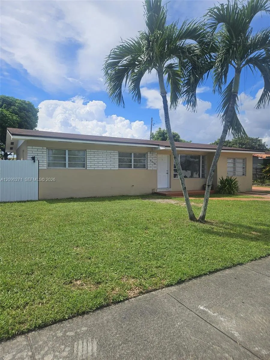 En Venta 5318 W 4th Lane, Hialeah, FL 33012, Hialeah, FL 33012