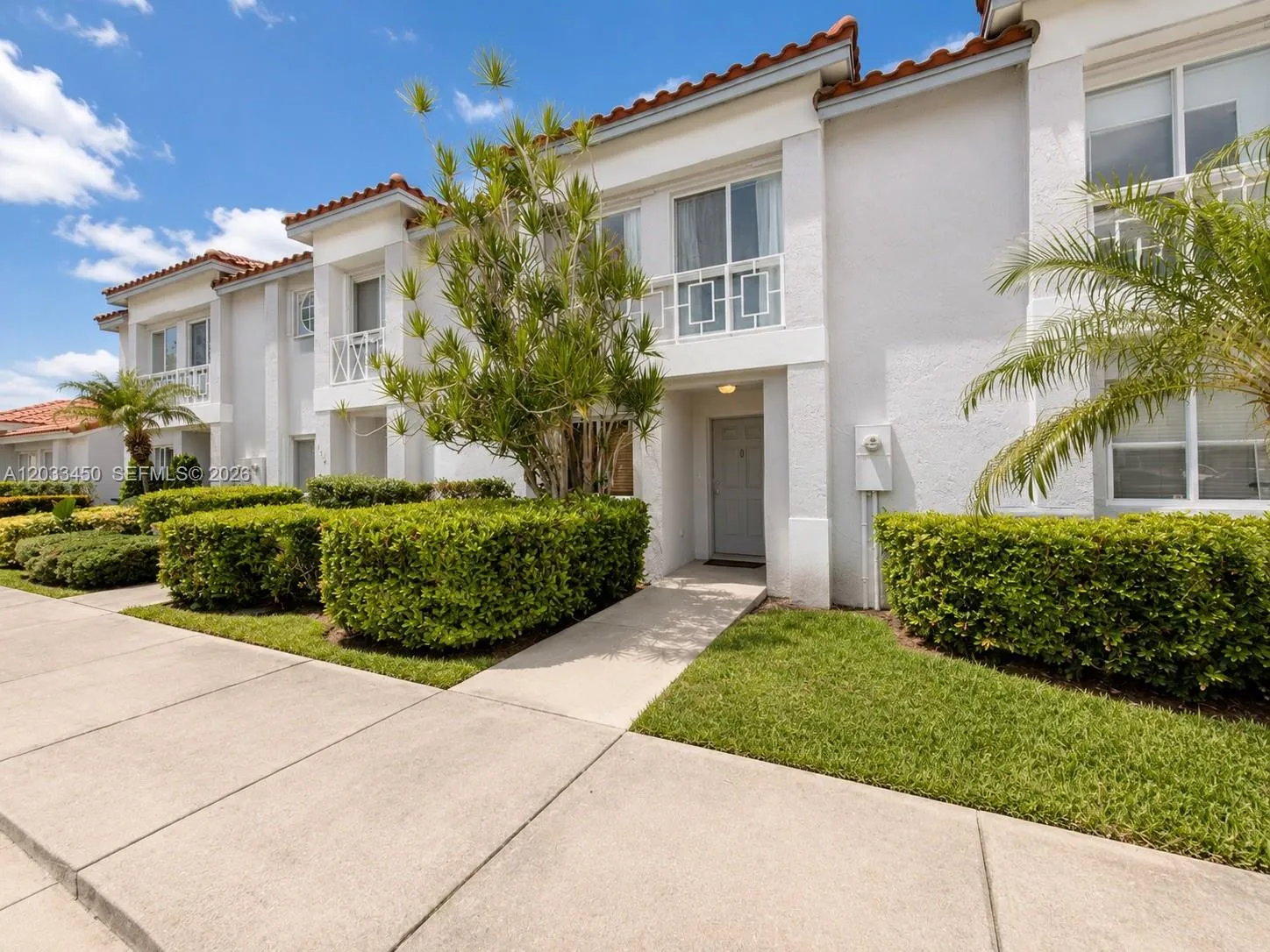 Foto de propiedad en 532 NW 208th Terrace, Pembroke Pines, FL 33029 Pembroke Pines con MLS# 