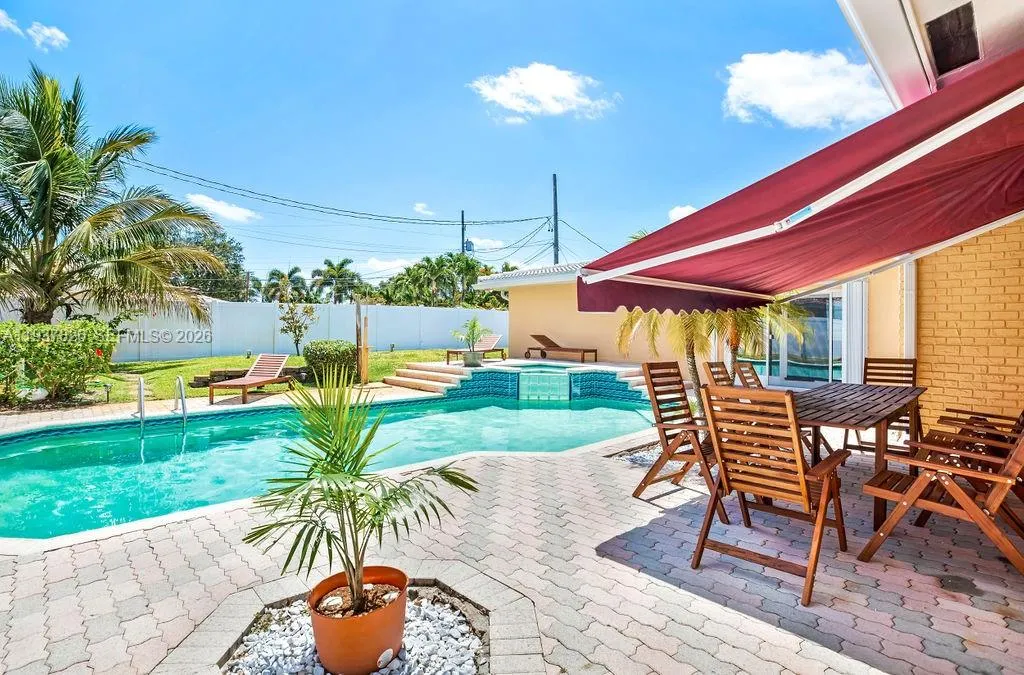 Foto de propiedad en 5320 NE 16th Terrace, Fort Lauderdale, FL 33334 Fort Lauderdale con MLS# 