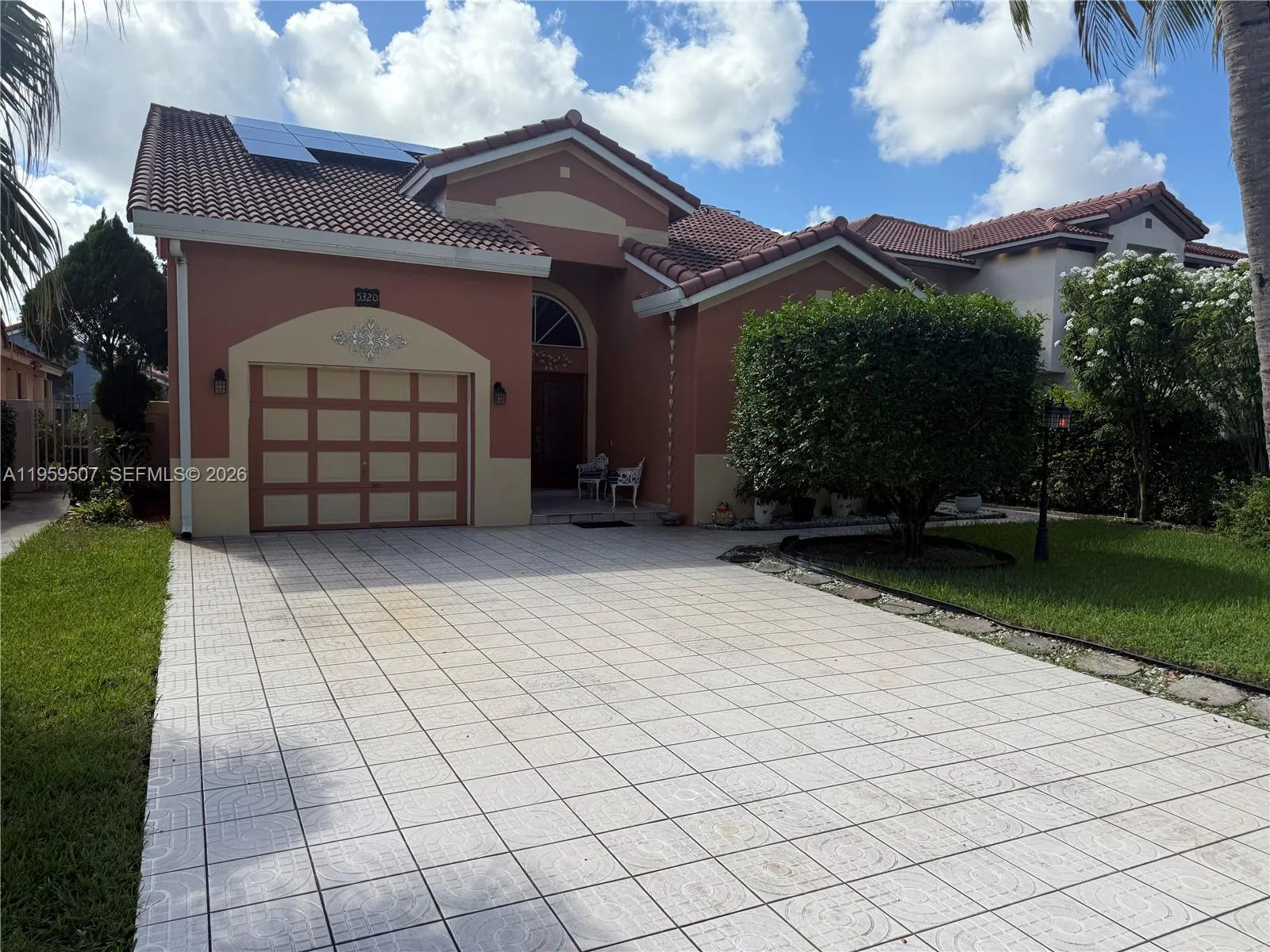 Foto de propiedad en 5320 NW 190th Street, Miami Gardens, FL 33055 Miami Gardens con MLS# 