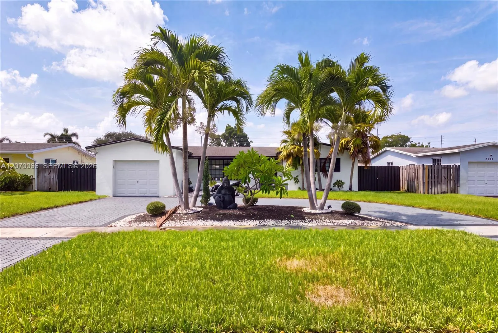 Foto de propiedad en 5321 Lincoln Street 5321, Hollywood, FL 33021 Hollywood con MLS# 