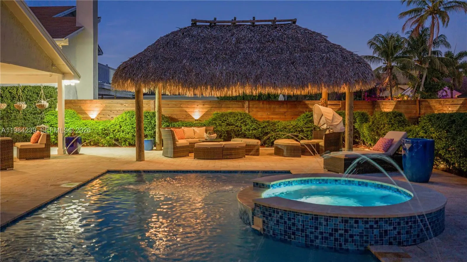 Foto de propiedad en 5321 SW 153rd Place S, Miami, FL 33185 Miami con MLS# 
