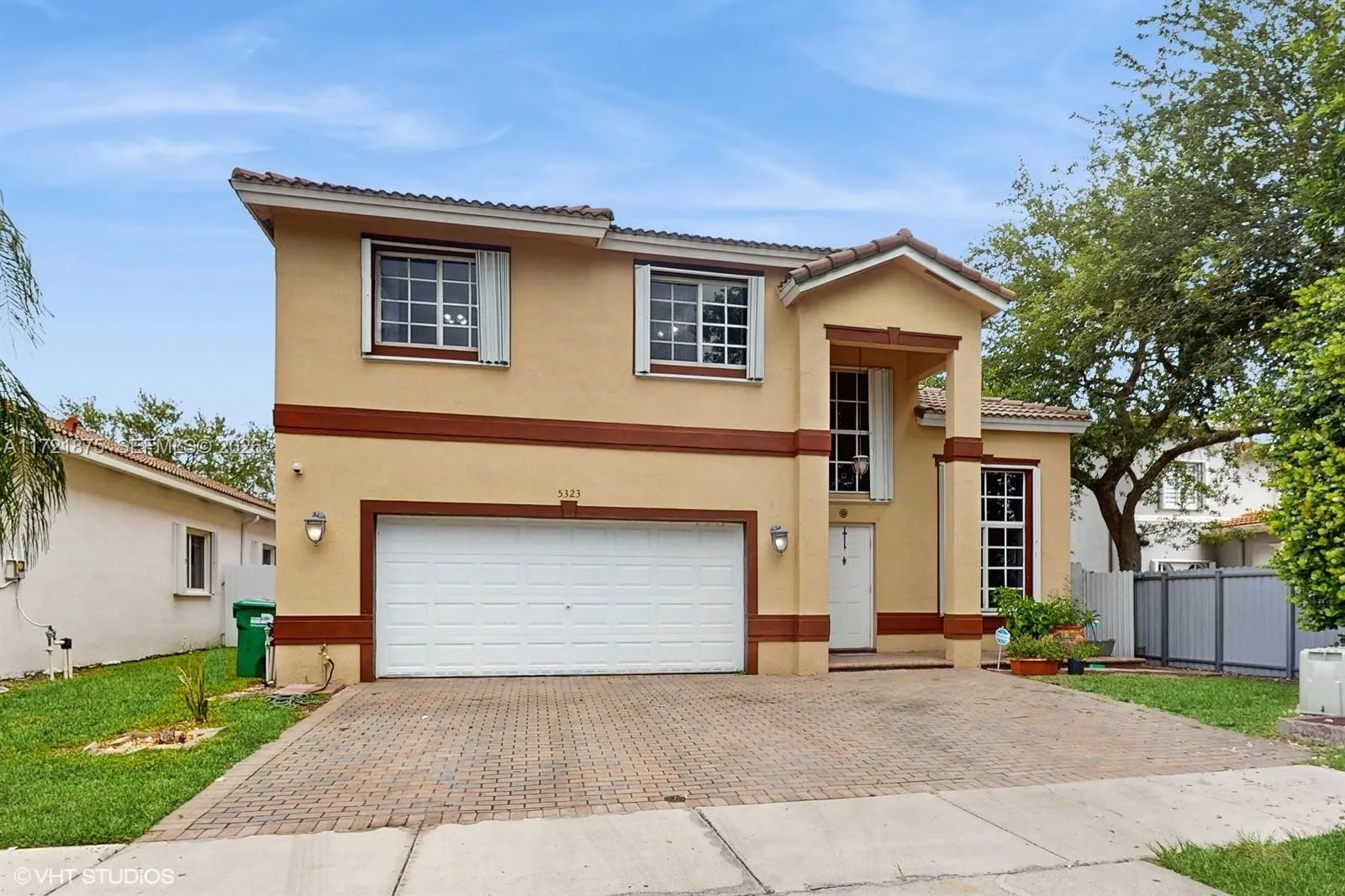 Foto de propiedad en 5323 NW 109th Court, Doral, FL 33178 Doral con MLS# 