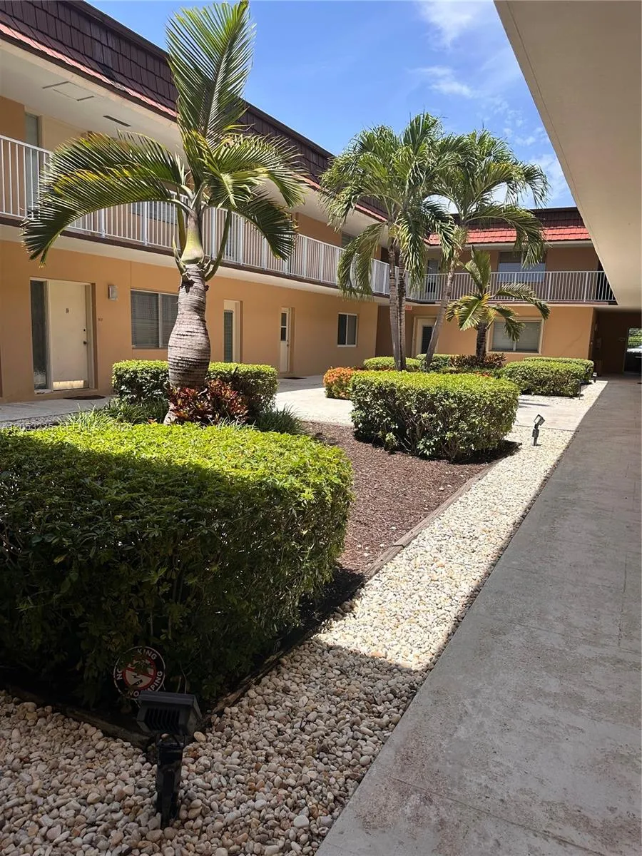 Foto de propiedad en 5325 SW 77th Court 107F, Miami, FL 33155 Miami con MLS# 