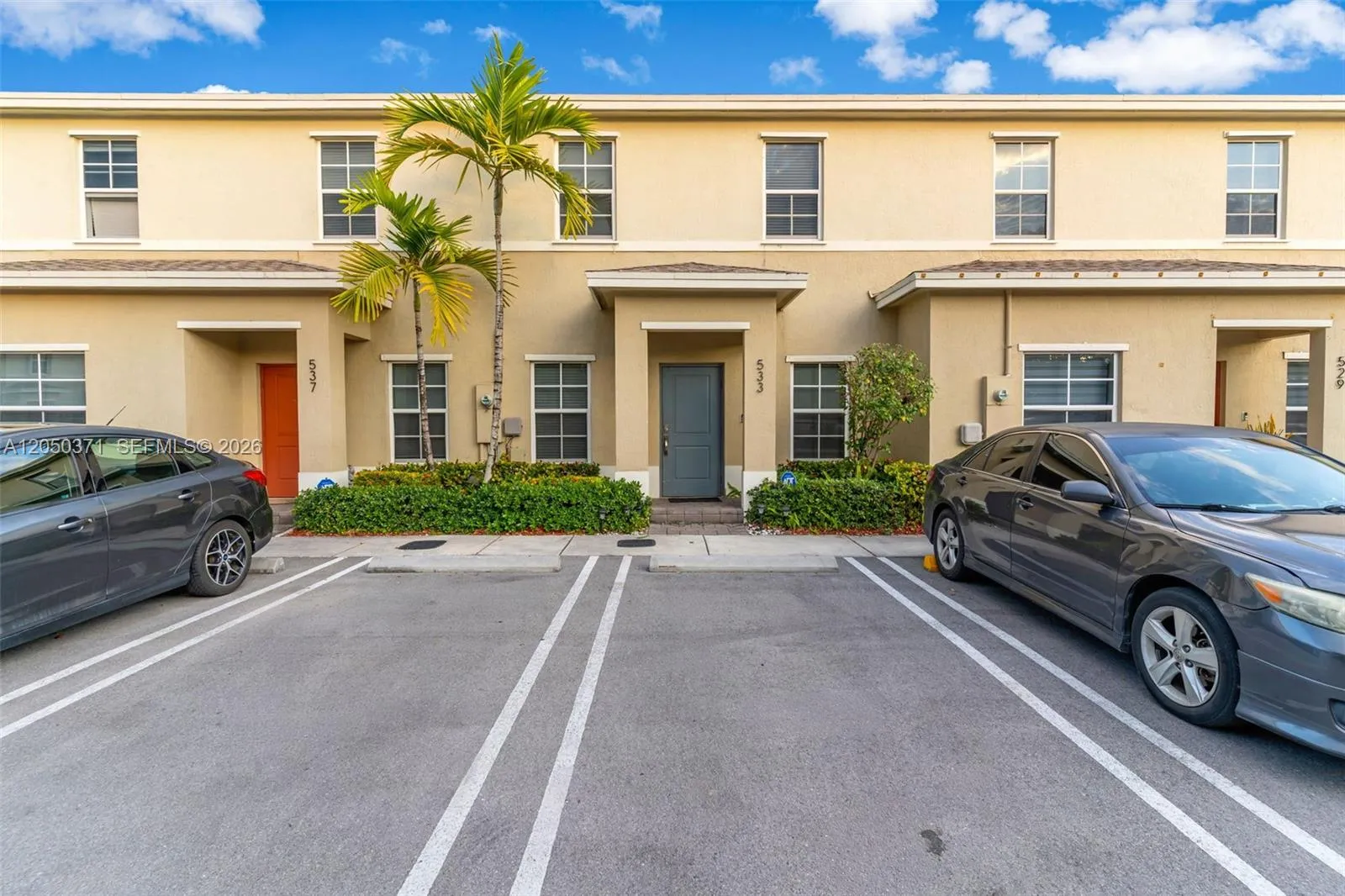 Foto de propiedad en 533 NE 5th Place, Florida City, FL 33034 Florida City con MLS# 