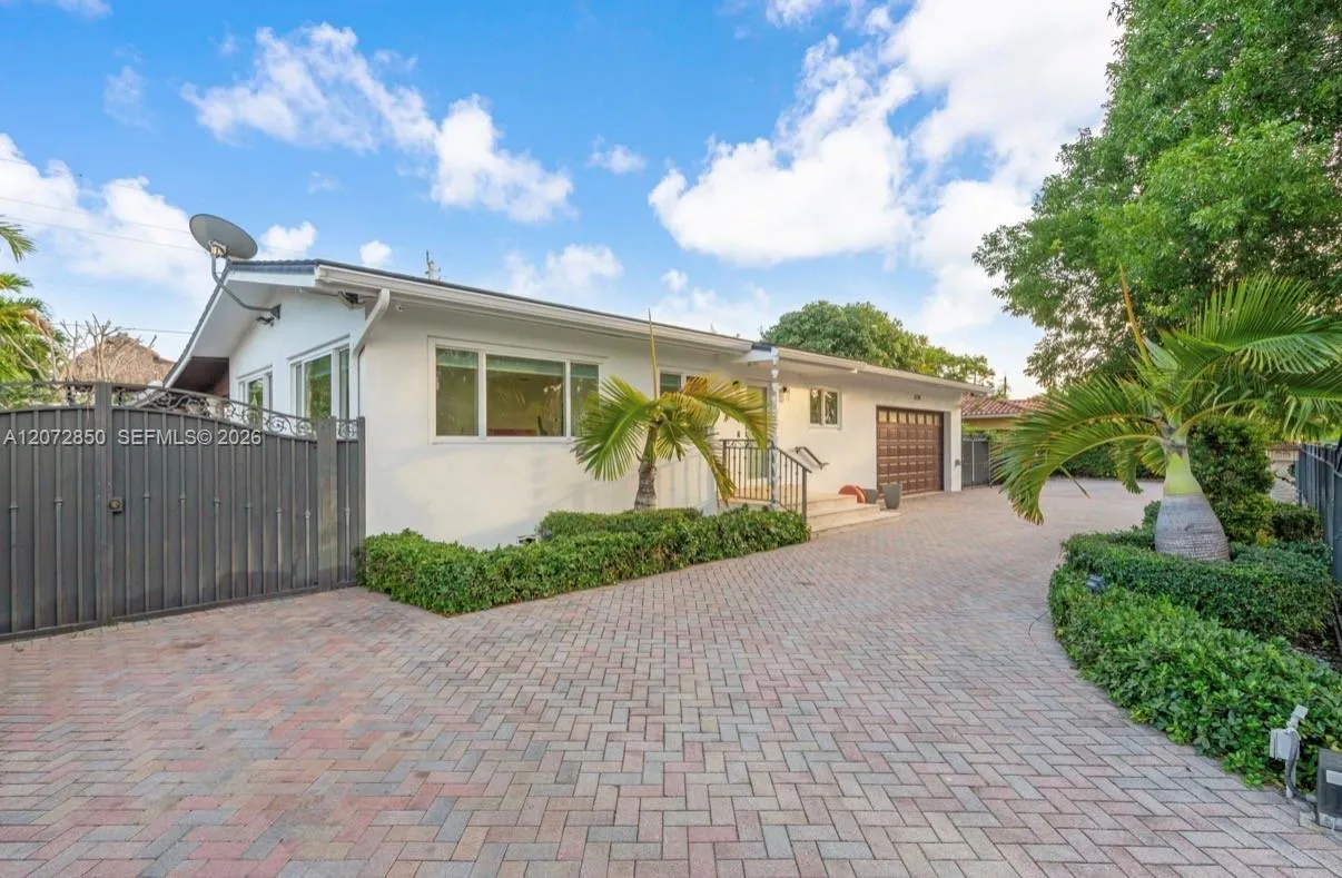 En Venta 5330 SW 7th Street, Miami, FL 33134, Miami, FL 33134
