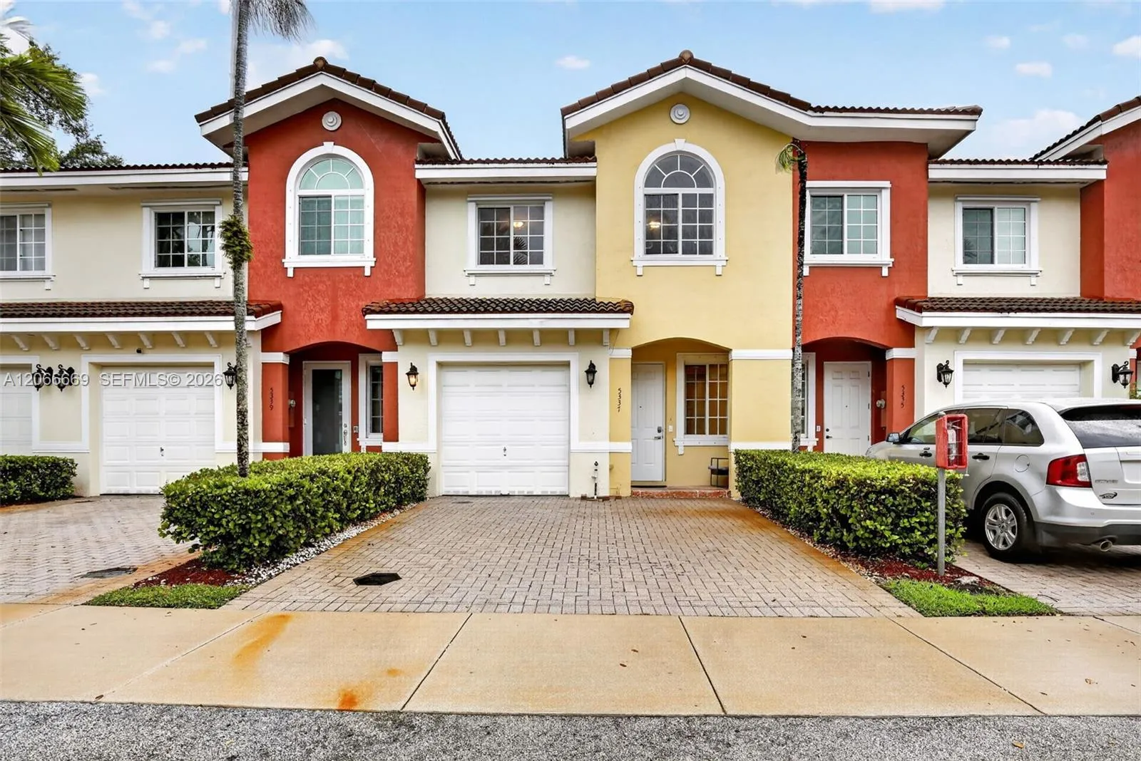 Foto de propiedad en 5337 SW 40th Avenue 5337, Dania Beach, FL 33314 Dania Beach con MLS# 