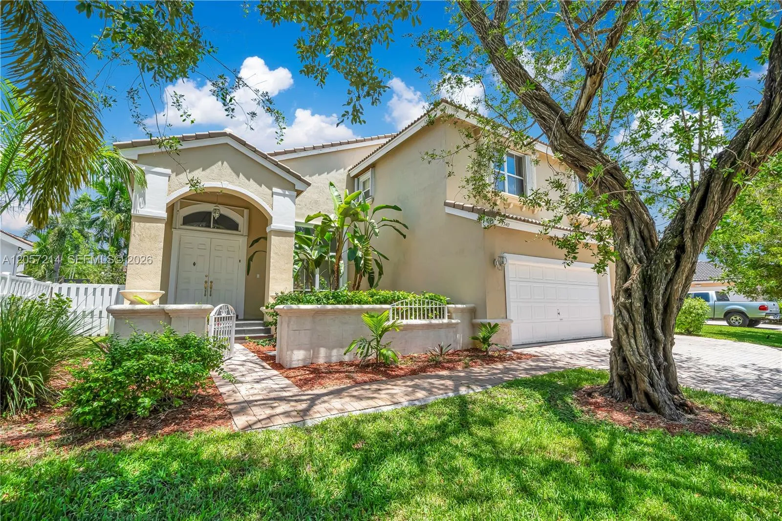 Foto de propiedad en 5340 SW 33rd Terrace, Hollywood, FL 33312 Hollywood con MLS# 