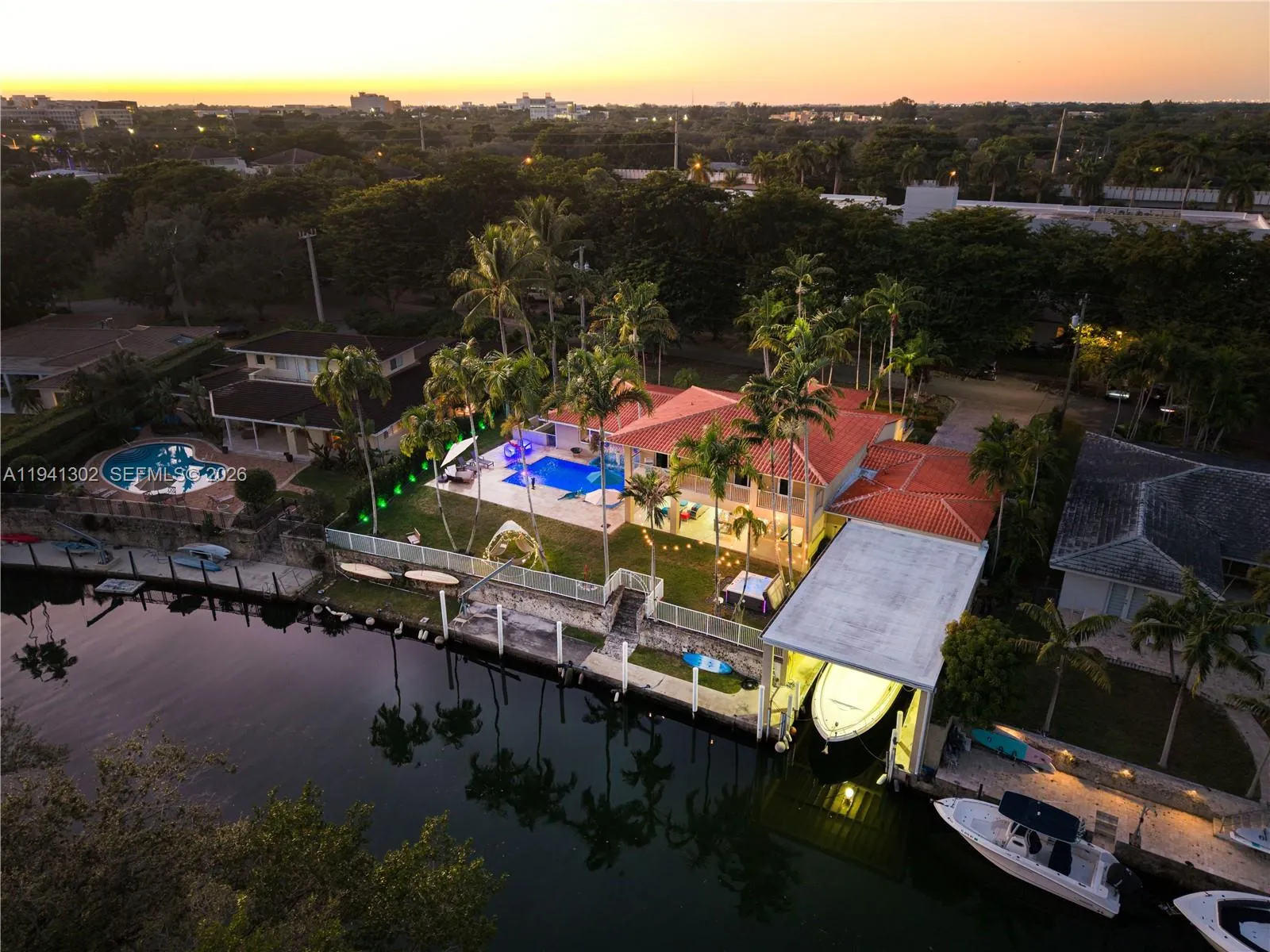Foto de propiedad en 5343 Orduna Drive, Coral Gables, FL 33146 Coral Gables con MLS# 