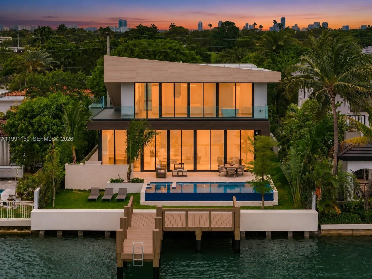 Foto de propiedad en 535 N Shore Drive, Miami Beach, FL 33141 Miami Beach con MLS# 