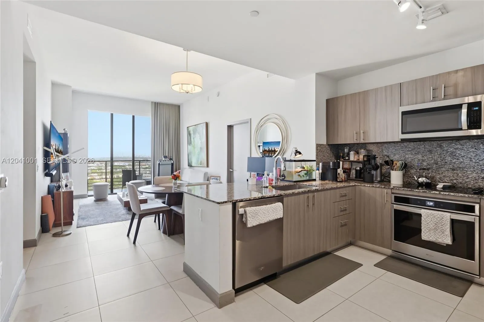 Foto de propiedad en 5350 NW 84th Avenue 1901, Doral, FL 33166 Doral con MLS# 