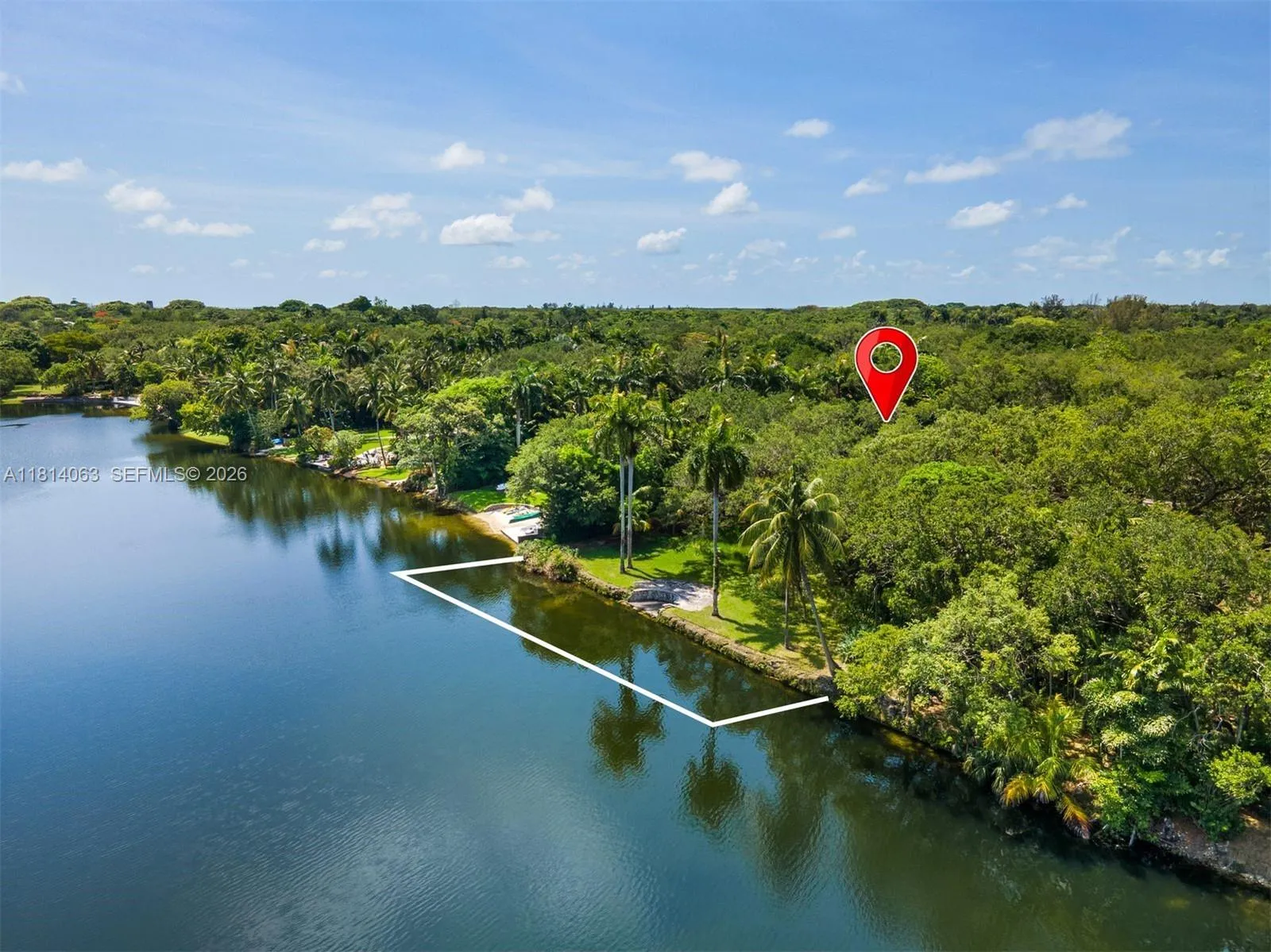 Foto de propiedad en 5355 Hammock Drive, Coral Gables, FL 33156 Coral Gables con MLS# 