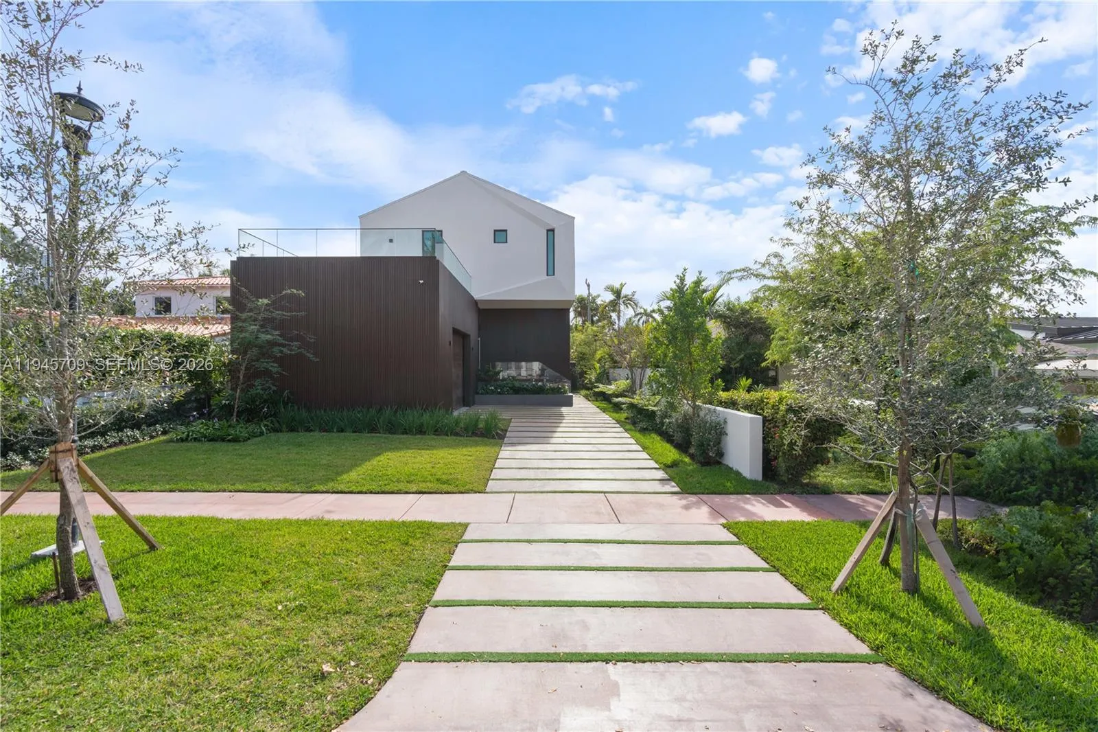 Foto de propiedad en 536 W 51st Street, Miami Beach, FL 33140 Miami Beach con MLS# 