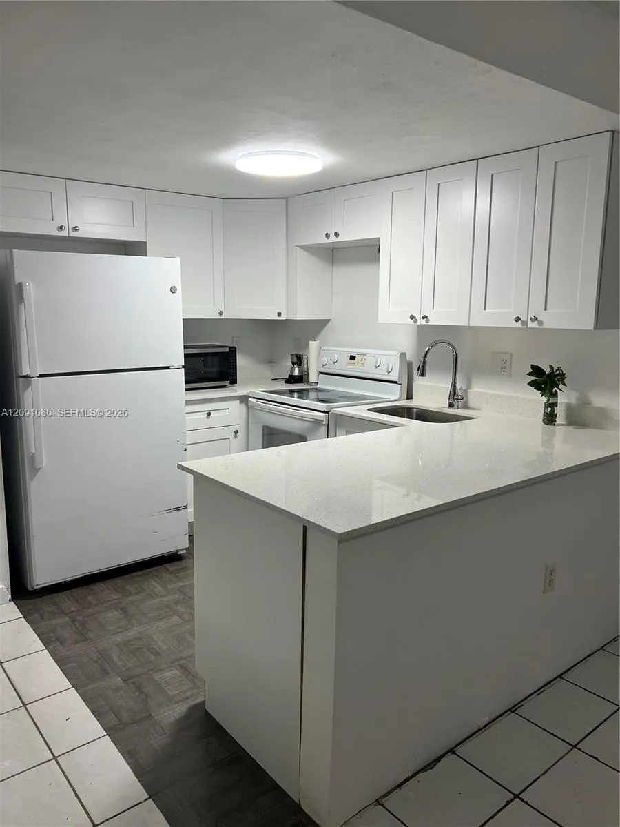 En Venta 5366 W 26th Avenue 121, Hialeah, FL 33016, Hialeah, FL 33016