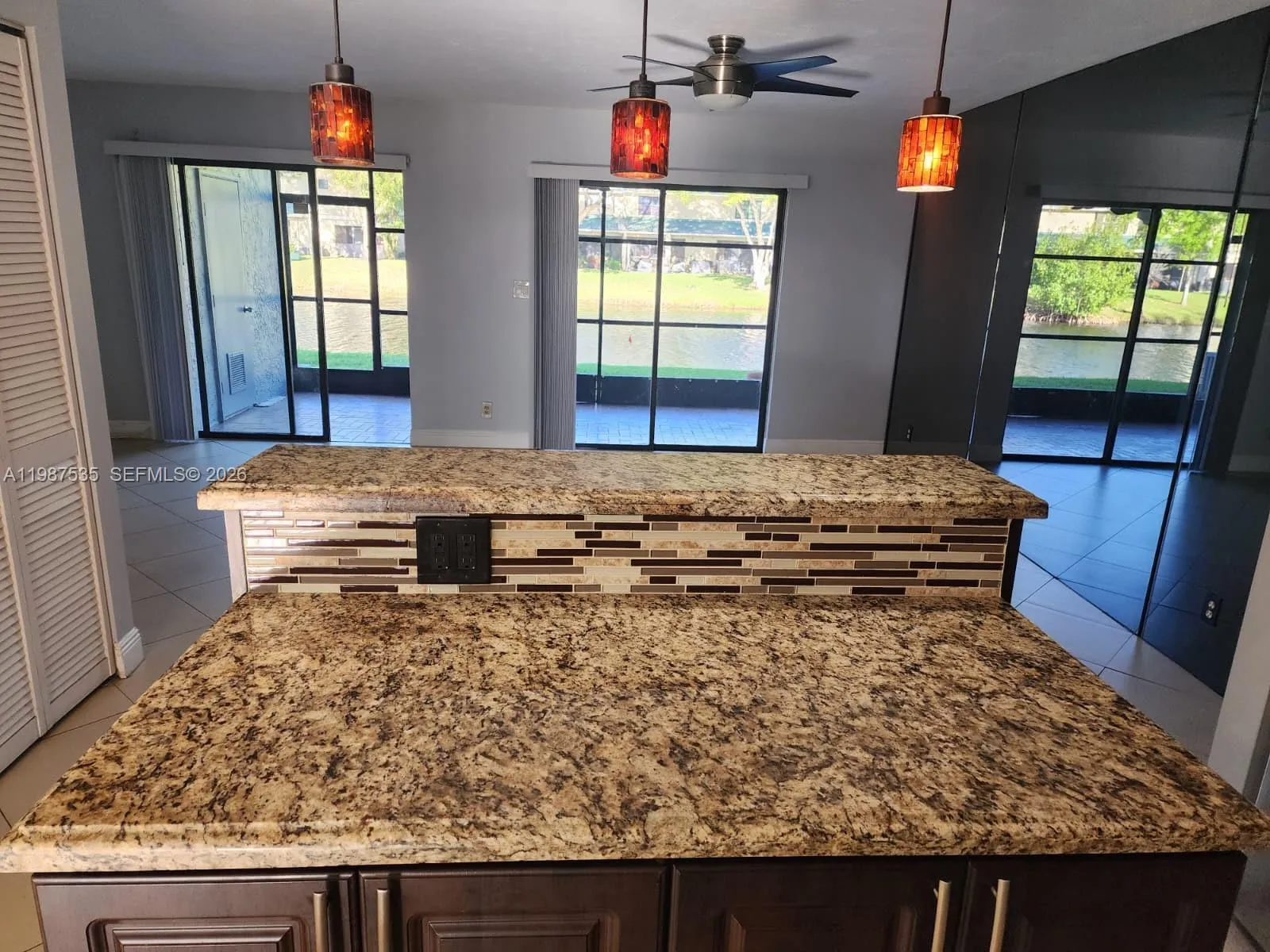 Foto de propiedad en 537 N University Drive 71, Plantation, FL 33324 Plantation con MLS# 