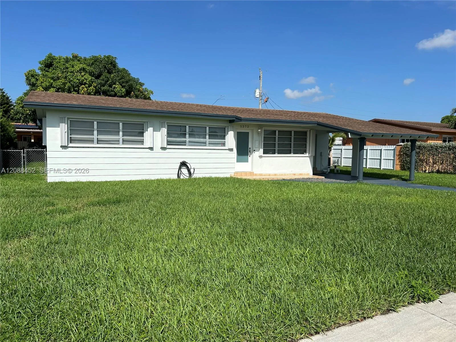 Foto de propiedad en 5372 W 4th Lane, Hialeah, FL 33012 Hialeah con MLS# 