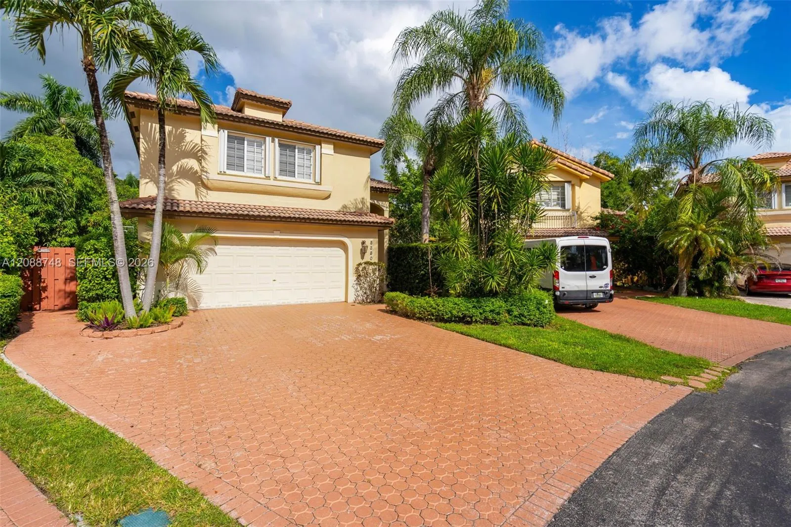 Foto de propiedad en 5380 NW 113th Place, Doral, FL 33178 Doral con MLS# 