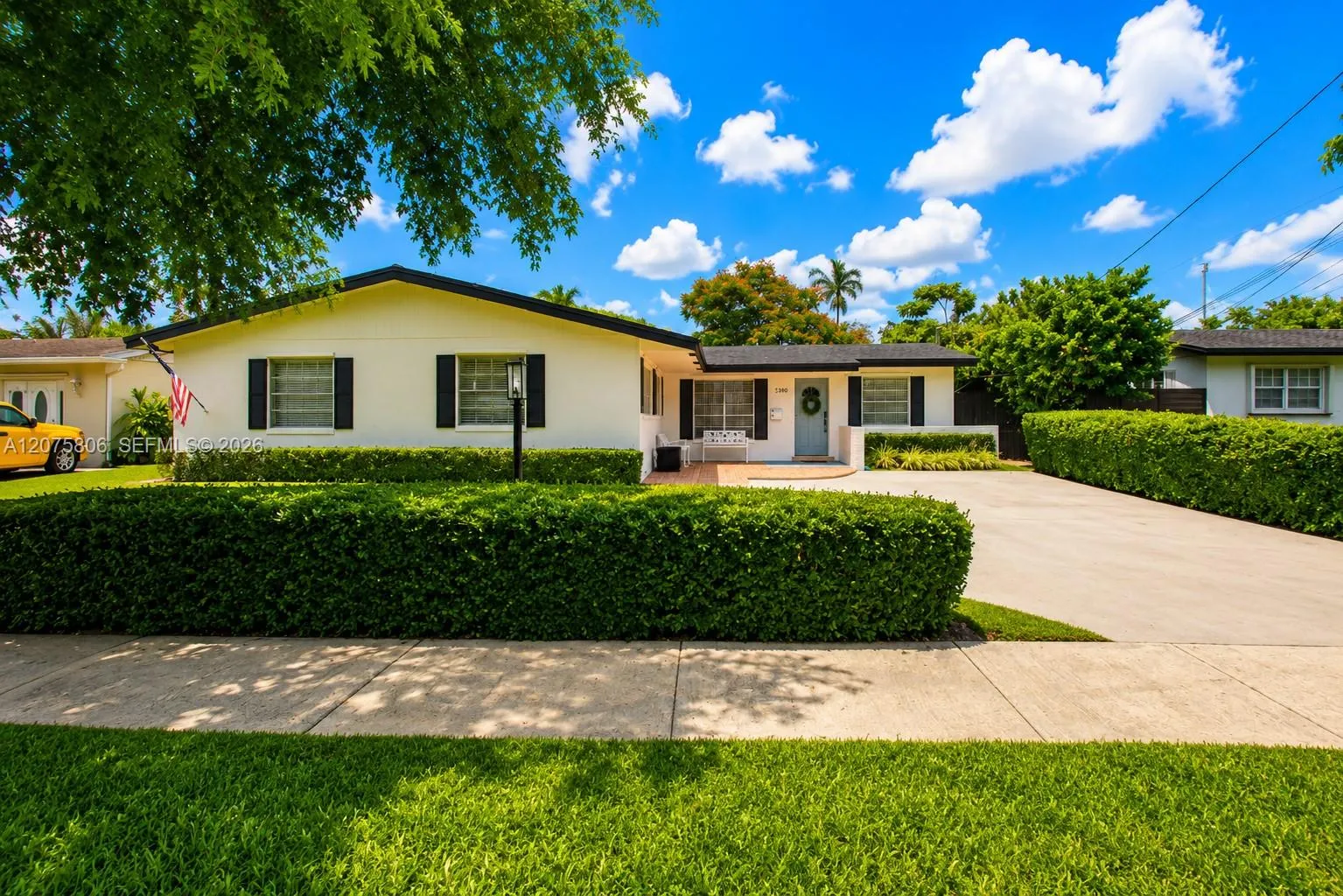 Foto de propiedad en 5380 SW 92nd Avenue, Miami, FL 33165 Miami con MLS# 