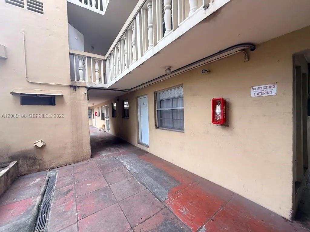 Foto de propiedad en 5391 W 22nd Court 205, Hialeah, FL 33016 Hialeah con MLS# 