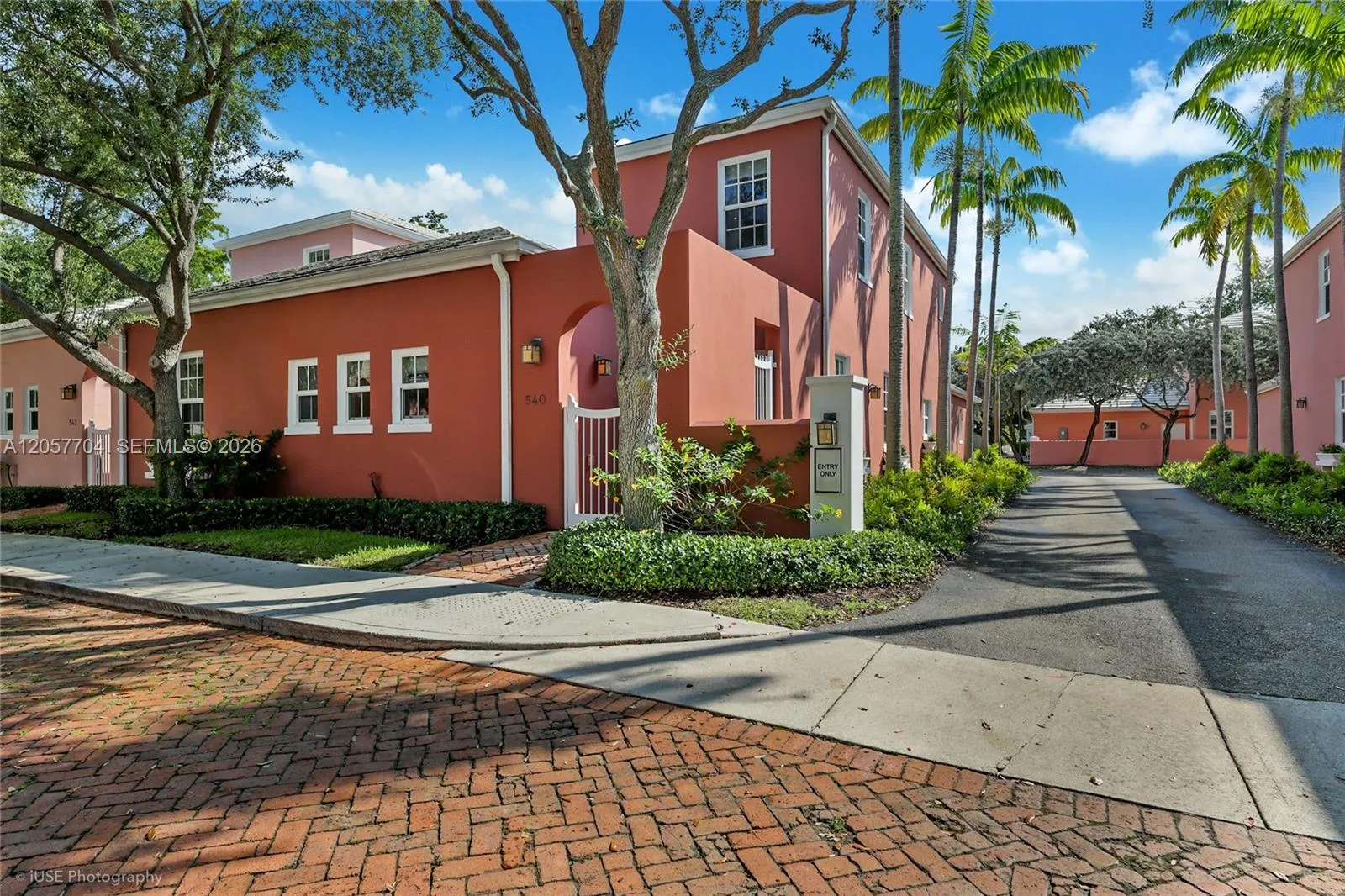 Foto de propiedad en 540 Loretto Avenue 19, Coral Gables, FL 33146 Coral Gables con MLS# 