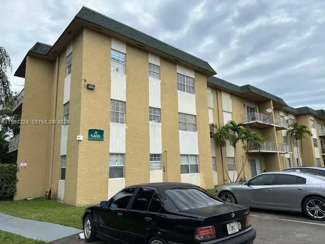 Foto de propiedad en 5400 SW 77 Court 2R, Miami, FL 33155 Miami con MLS# 