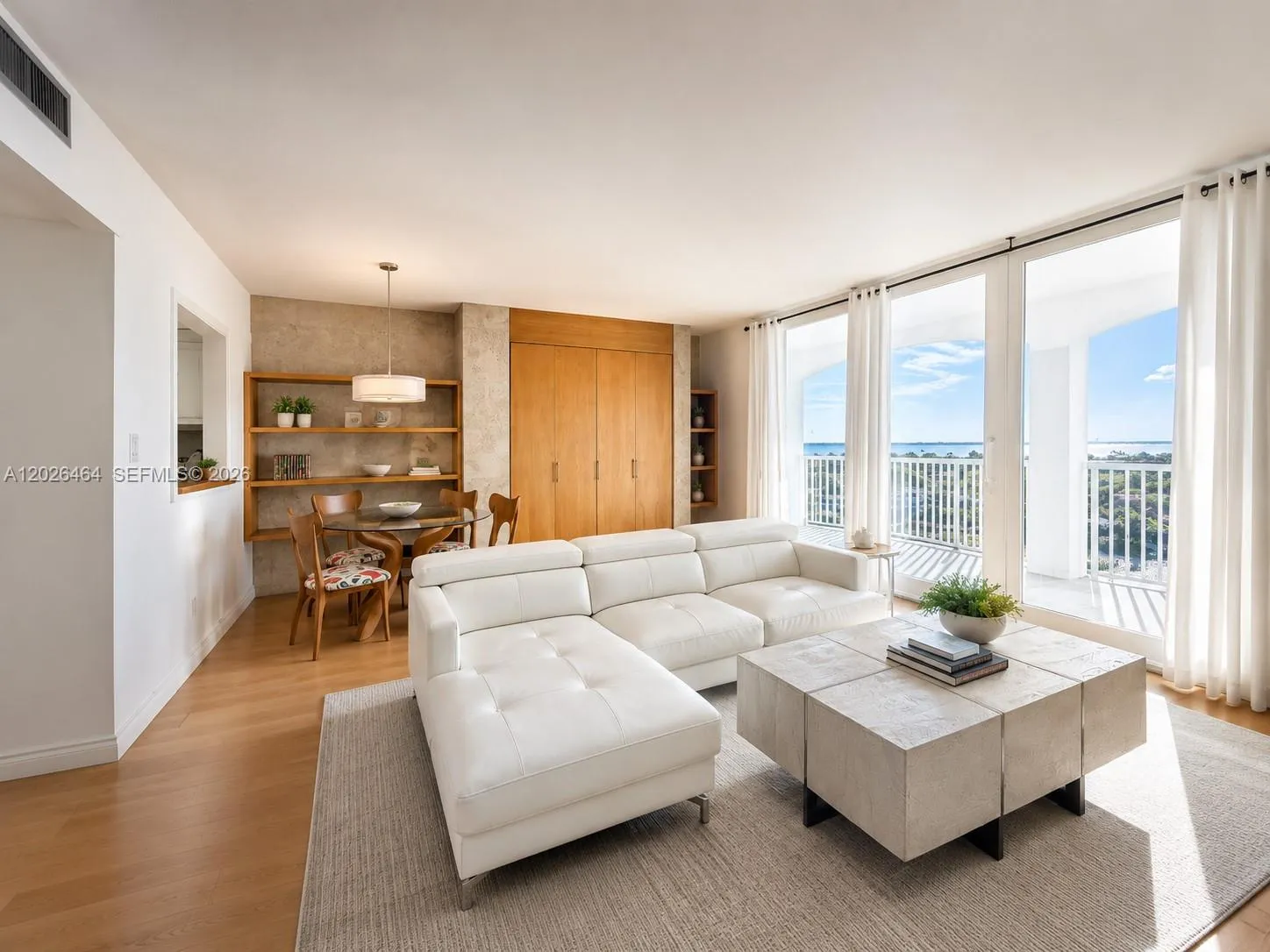 Foto de propiedad en 5401 Collins Avenue 1022, Miami Beach, FL 33140 Miami Beach con MLS# 