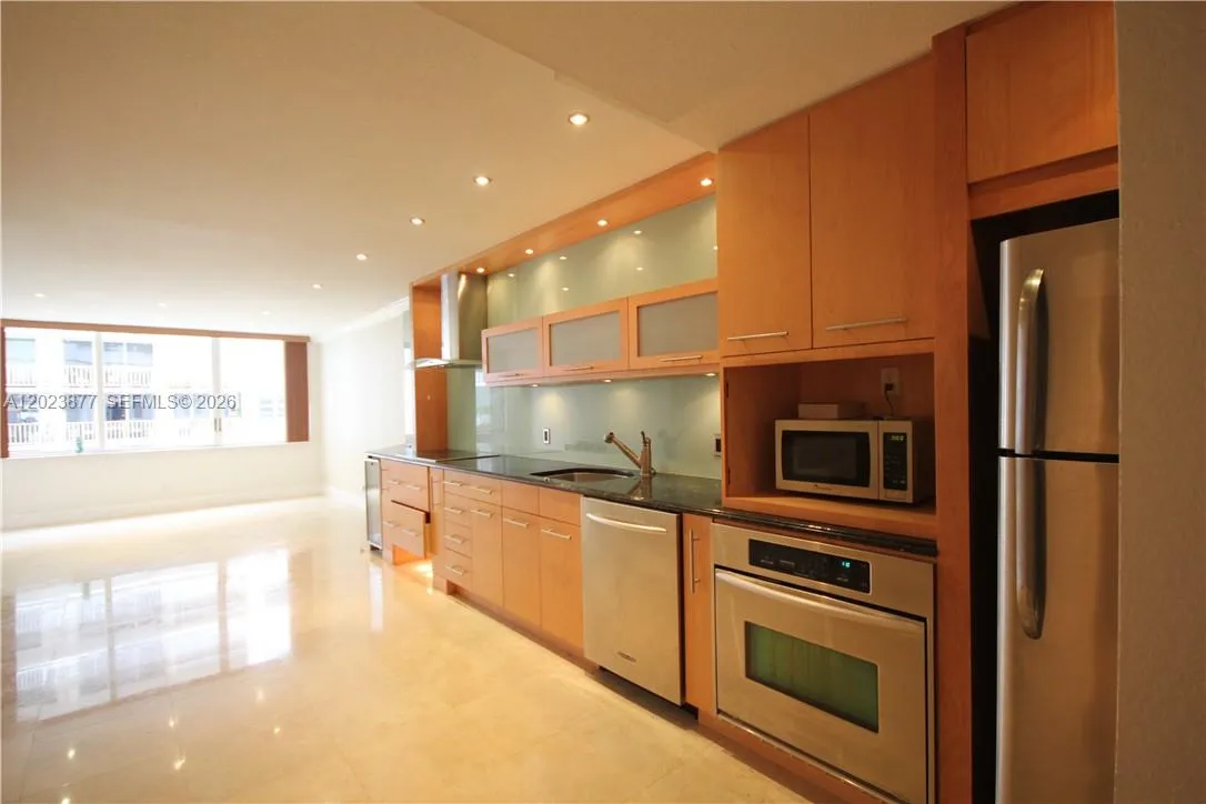 Foto de propiedad en 5401 Collins Avenue 339, Miami Beach, FL 33140 Miami Beach con MLS# 