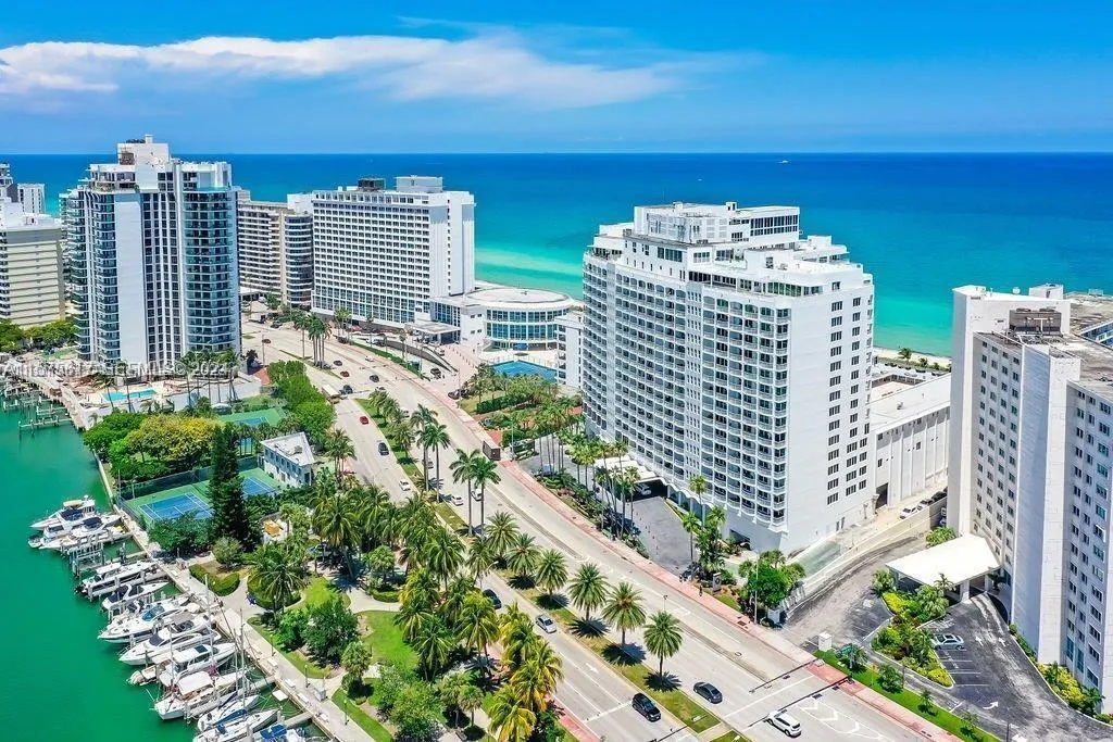 Foto de propiedad en 5401 Collins Avenue 410, Miami Beach, FL 33140 Miami Beach con MLS# 