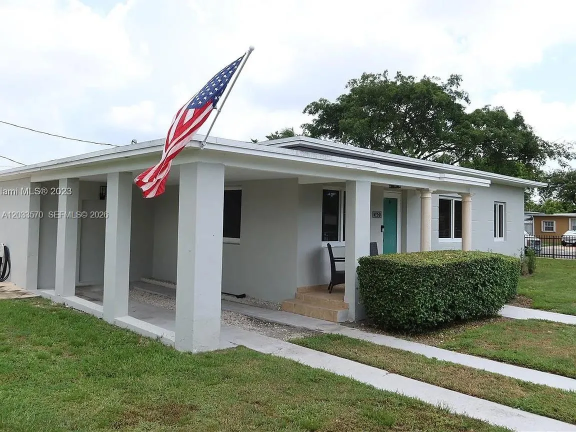 Vendido 5401 SW 2nd Street, Miami, FL 33134, Miami, FL 33134