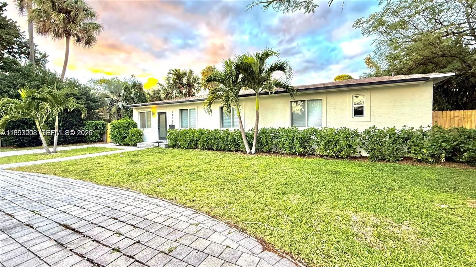 Foto de propiedad en 5401 W Broward Boulevard, Plantation, FL 33317 Plantation con MLS# 
