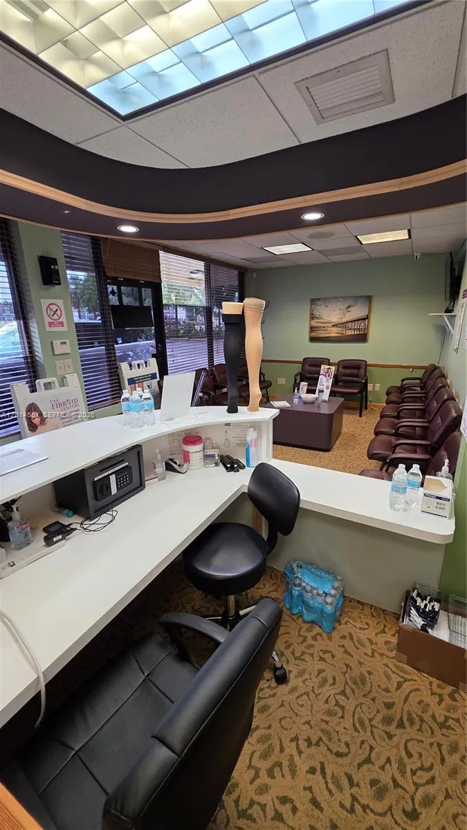 Foto de propiedad en 5409 N State Road 7, Tamarac, FL 33319 Tamarac con MLS# 
