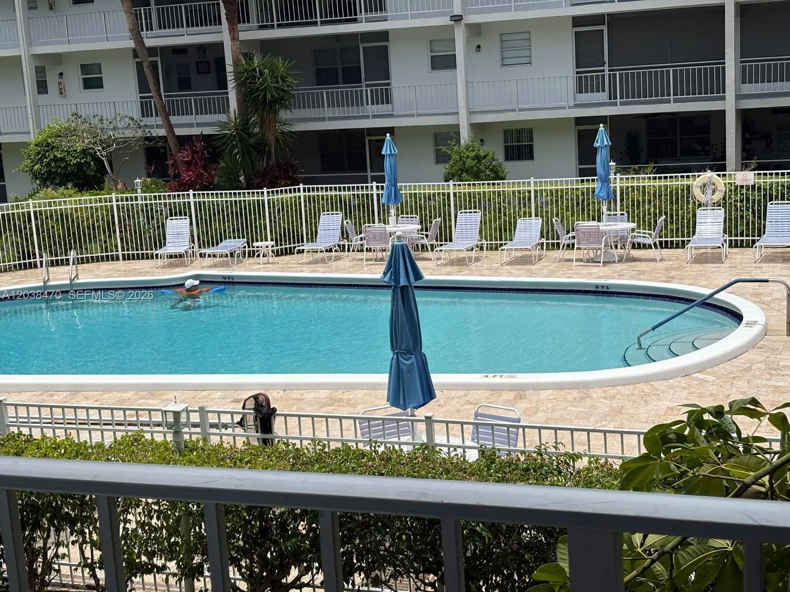 Foto de propiedad en 541 Blue Heron Drive 215, Hallandale Beach, FL 33009 Hallandale Beach con MLS# 