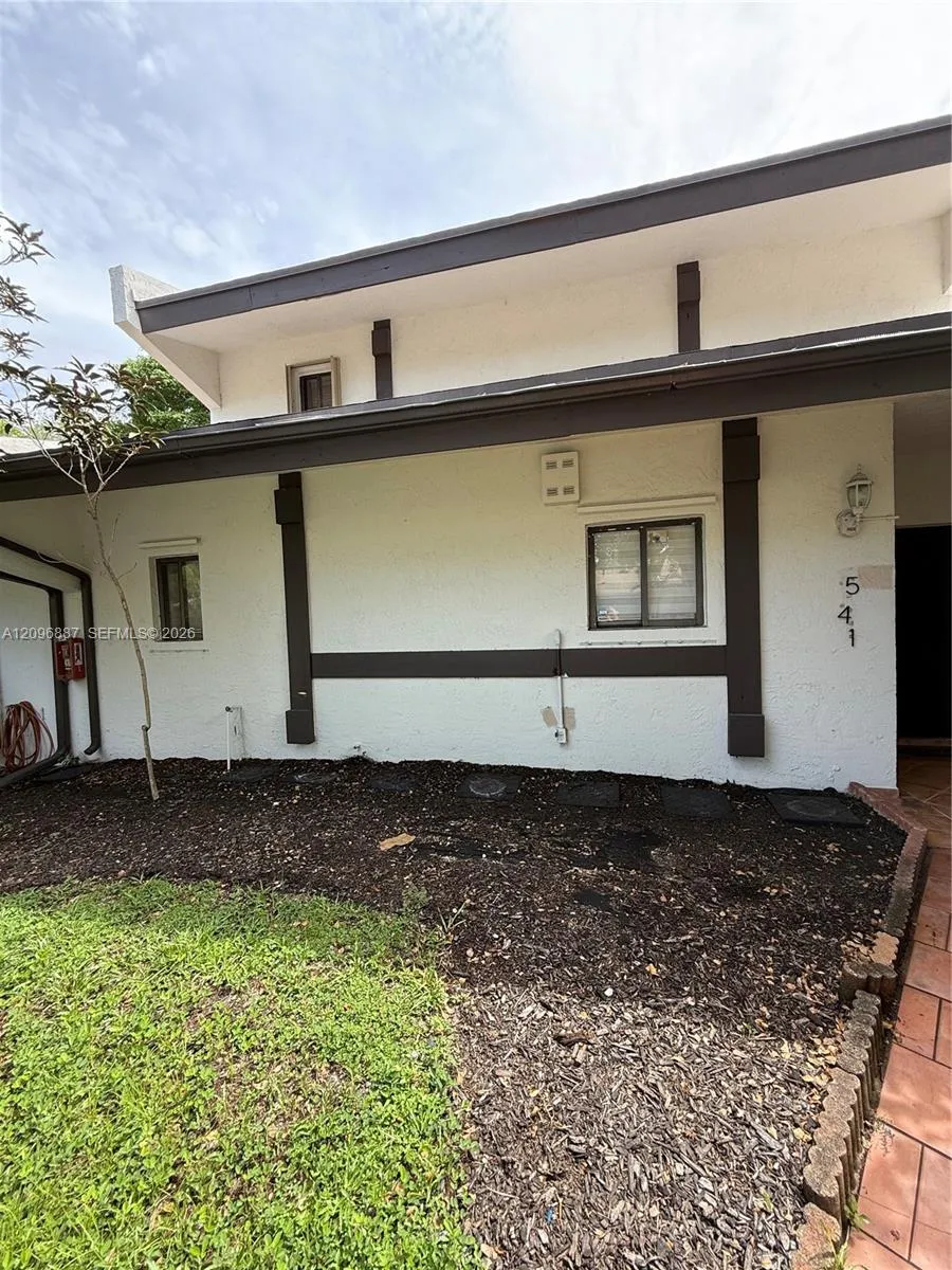 En Venta 541 NE 199th Lane 2X, Miami, FL 33179, Miami, FL 33179