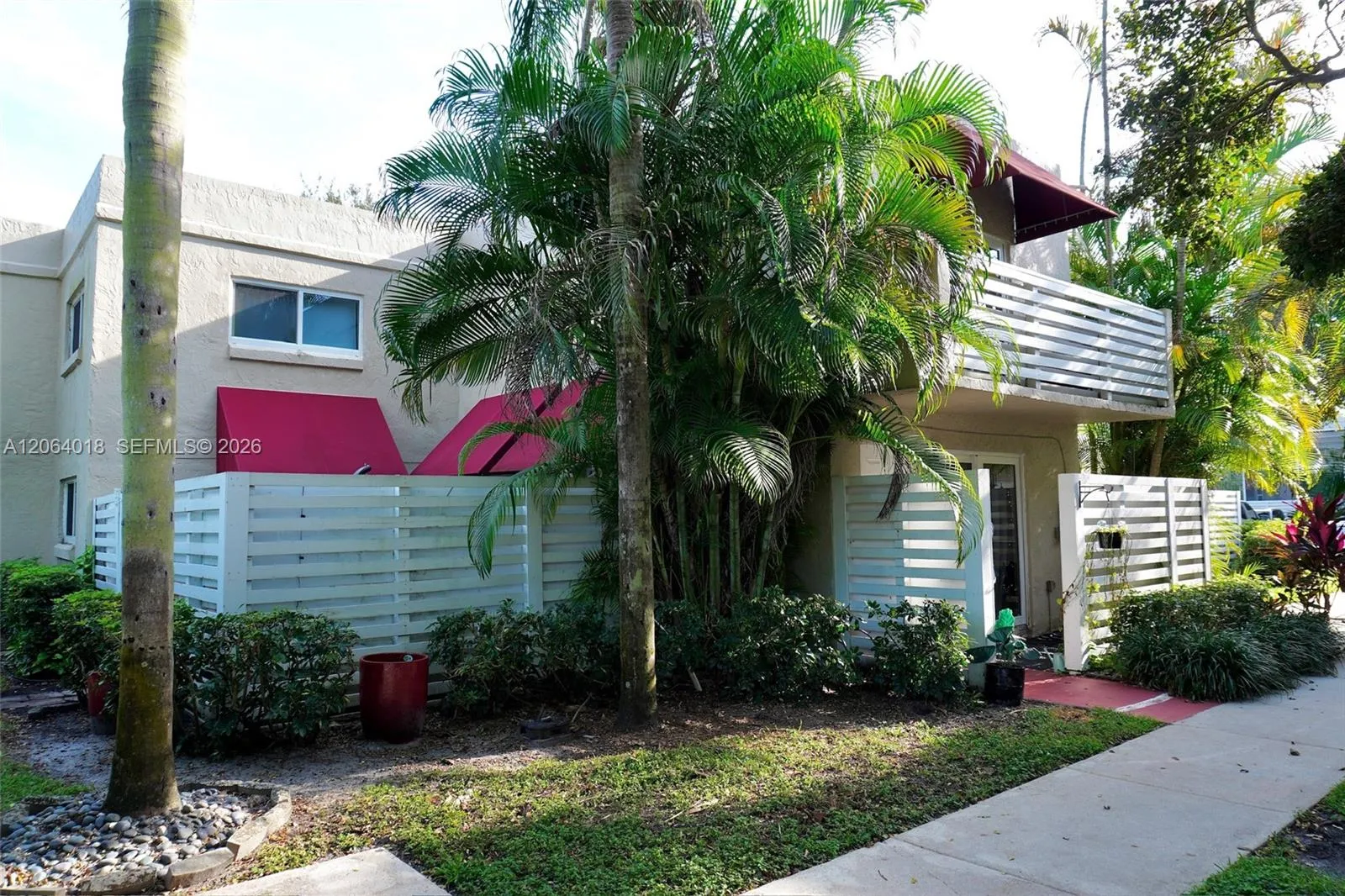 Foto de propiedad en 541 NW 98th Avenue, Plantation, FL 33324 Plantation con MLS# 