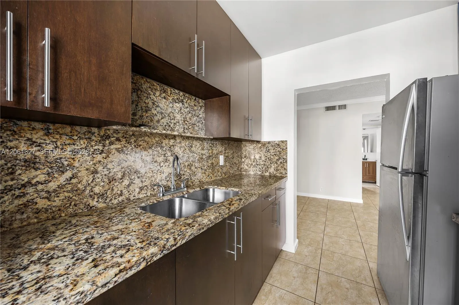 Foto de propiedad en 5420 Hollywood Boulevard 202, Hollywood, FL 33021 Hollywood con MLS# 