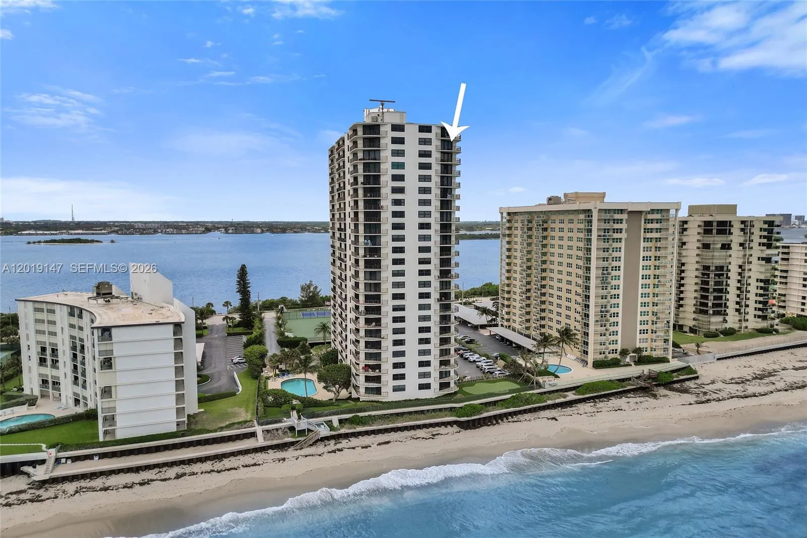 Foto de propiedad en 5420 N Ocean Drive 2201, Singer Island, FL 33404 Singer Island con MLS# 