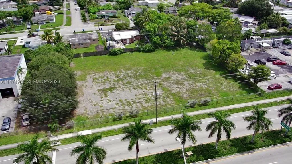 Foto de propiedad en 5421 W Hallandale Beach Boulevard, West Park, FL 33023 West Park con MLS# 