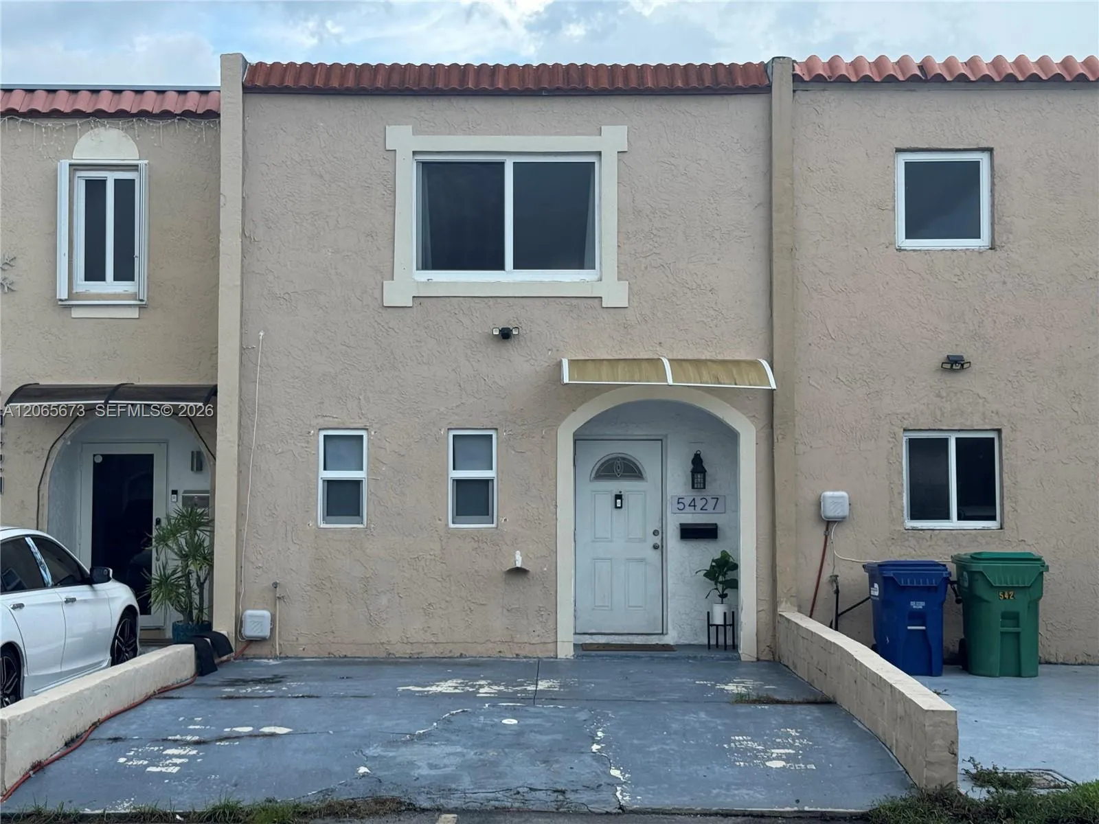 Foto de propiedad en 5427 NW 169th Street, Miami Gardens, FL 33055 Miami Gardens con MLS# 