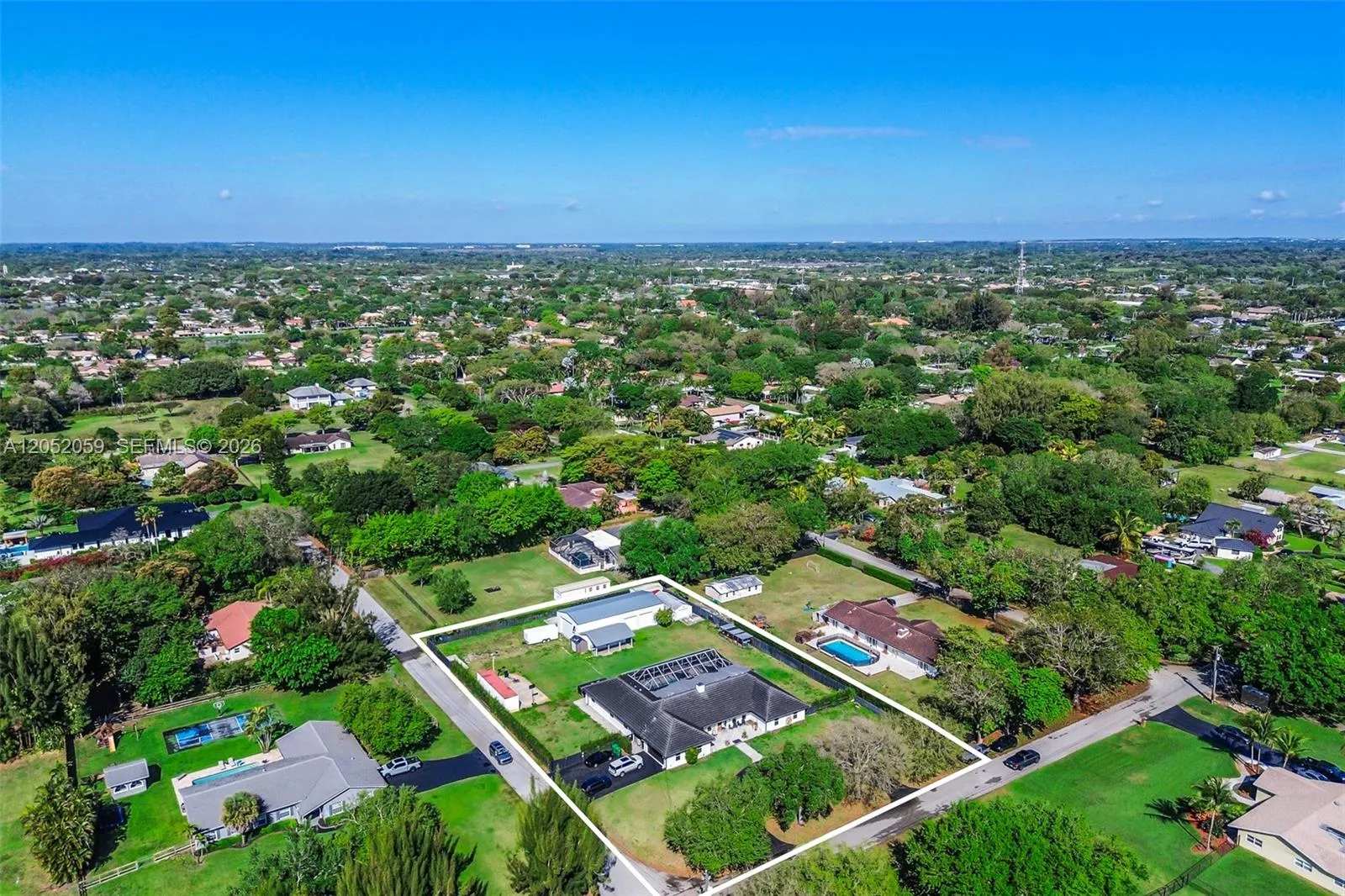 Foto de propiedad en 5431 SW 109th Avenue, Davie, FL 33328 Davie con MLS# 