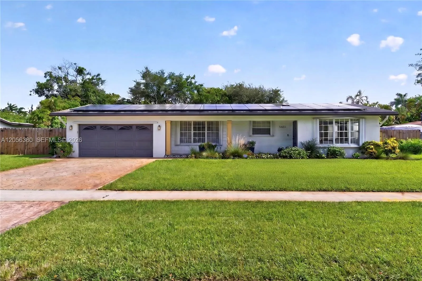 Foto de propiedad en 5431 SW 1st Street, Plantation, FL 33317 Plantation con MLS# 