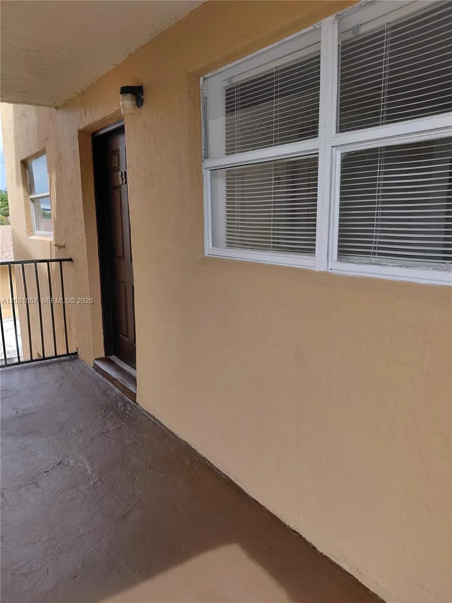 En Renta 5435 W 24th Avenue 63, Hialeah, FL 33016, Hialeah, FL 33016