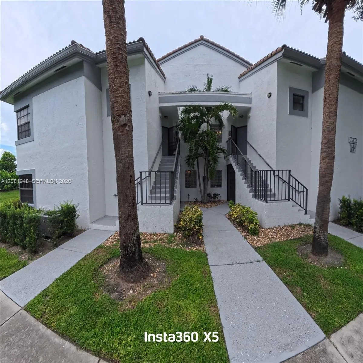 Foto de propiedad en 5438 Verona Drive B, Boynton Beach, FL 33437 Boynton Beach con MLS# 