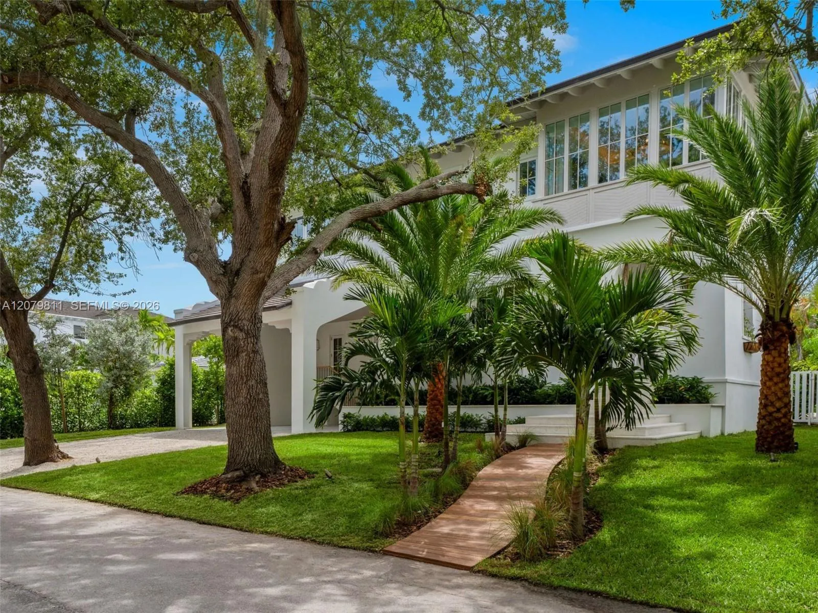 Foto de propiedad en 544 Warren Lane, Key Biscayne, FL 33149 Key Biscayne con MLS# 