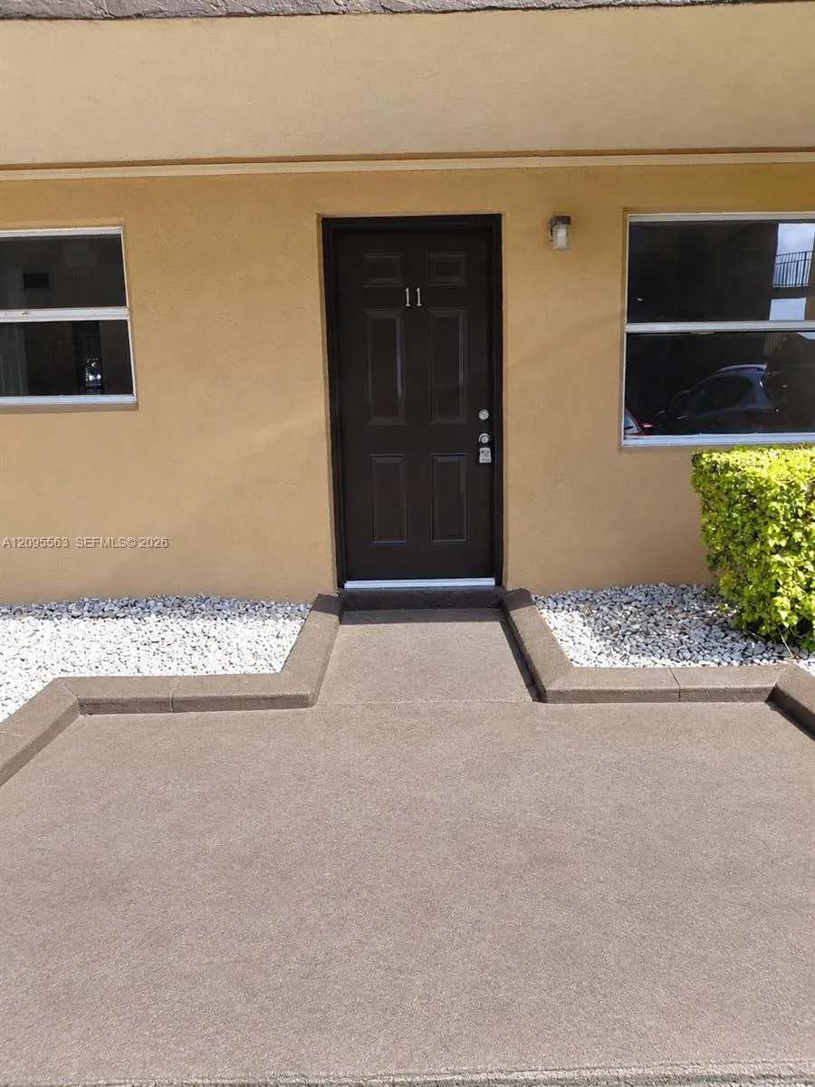 En Renta 5441 W 24th Avenue 11, Hialeah, FL 33016, Hialeah, FL 33016