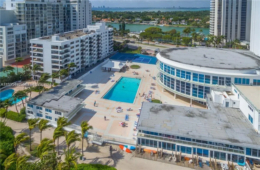 Foto de propiedad en 5445 Collins Avenue 1735, Miami Beach, FL 33140 Miami Beach con MLS# 