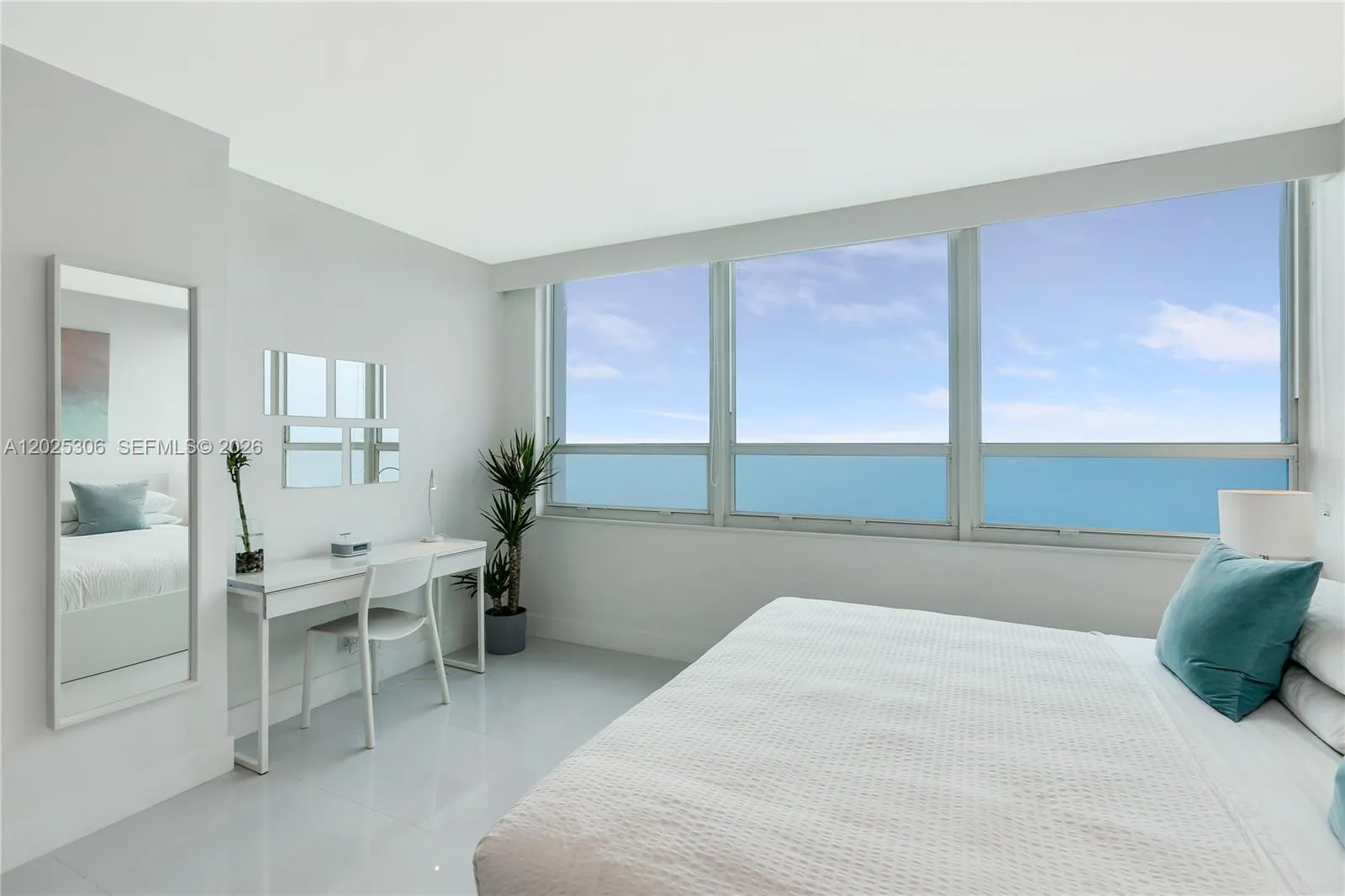 Foto de propiedad en 5445 Collins Avenue 724, Miami Beach, FL 33140 Miami Beach con MLS# 